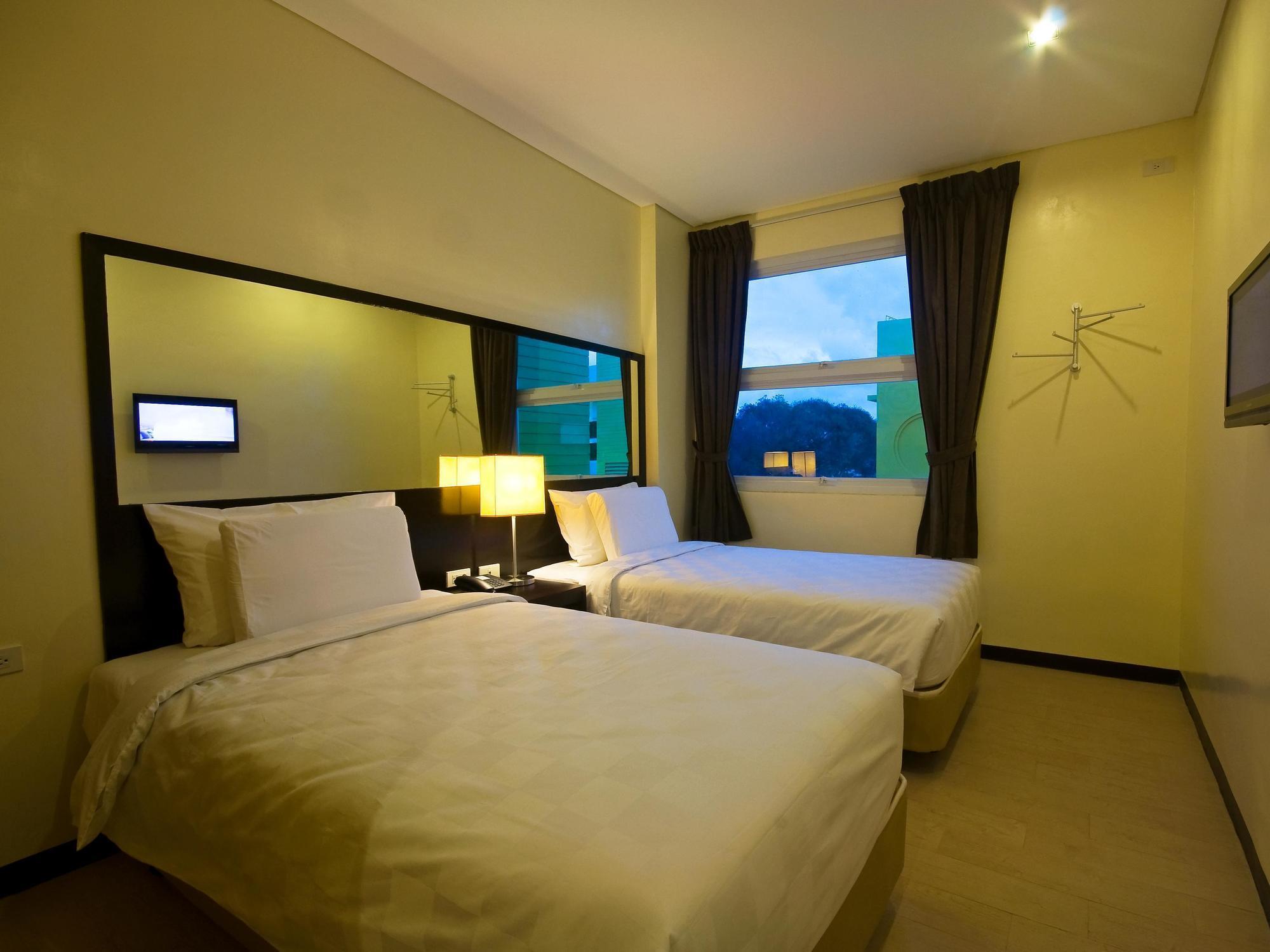 Go Hotels Dumaguete Dumaguete City Zewnętrze zdjęcie